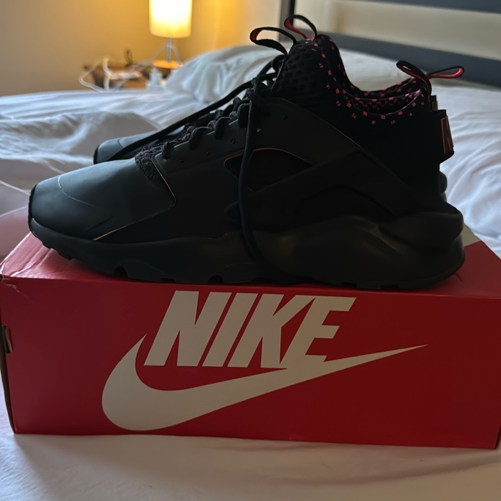 Nike air huarache 10.5 lightly worn